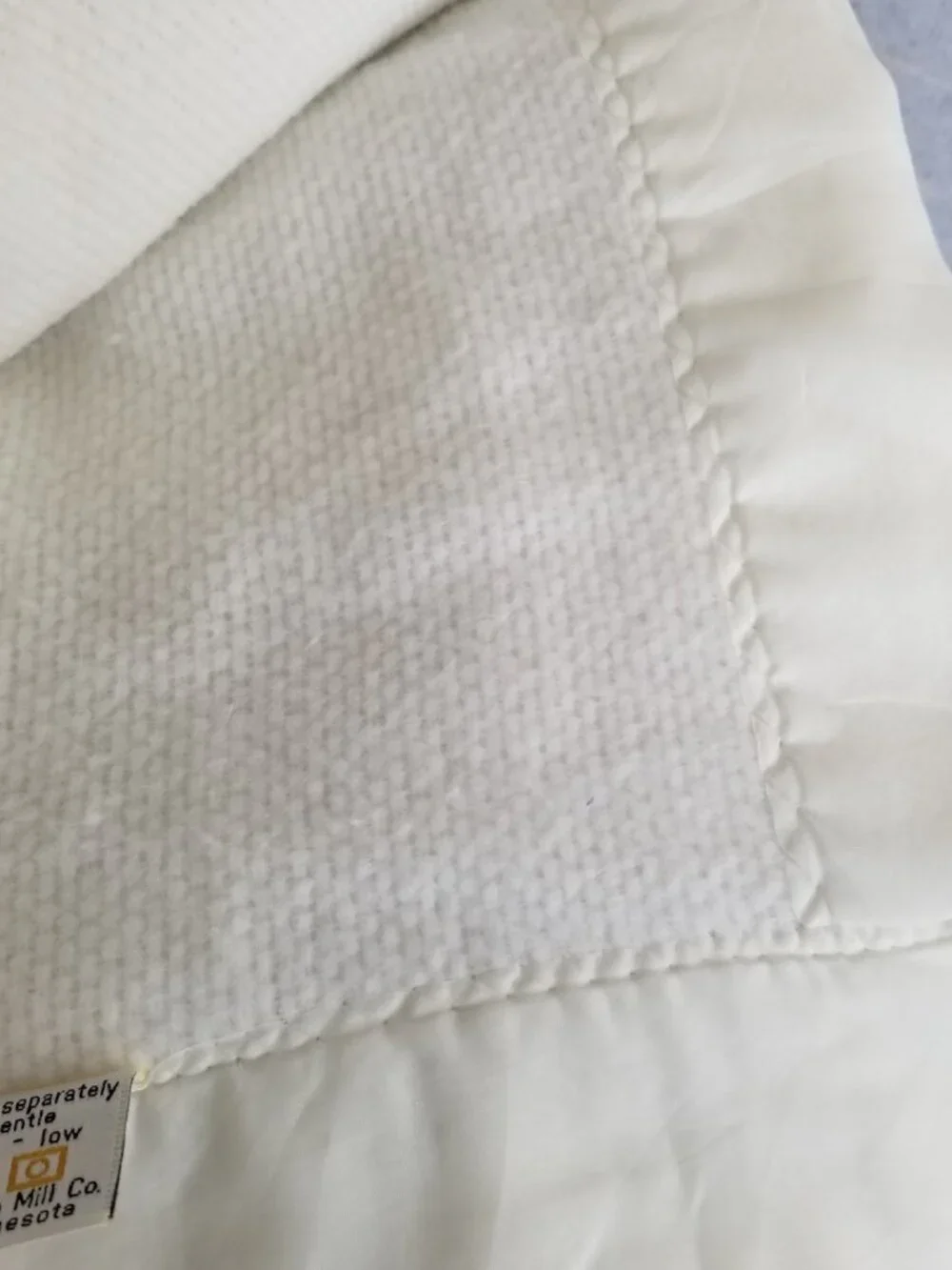 Faribo Satin Trim Blanket Ivory Queen Size Made in the USA Faribault, Minnesota